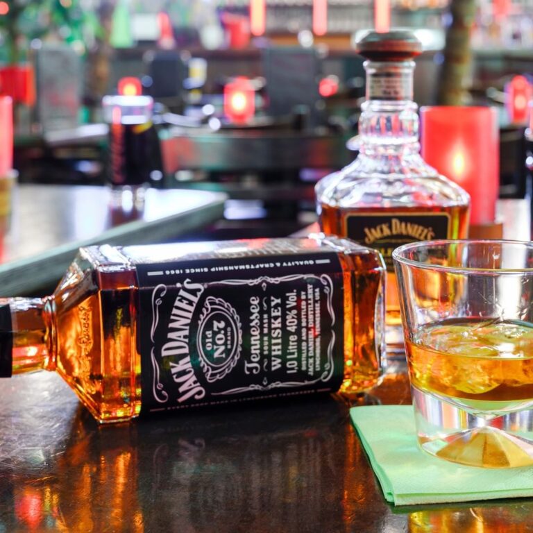 Ein guter Feierabend mit Whiskey bei Mango in Köln